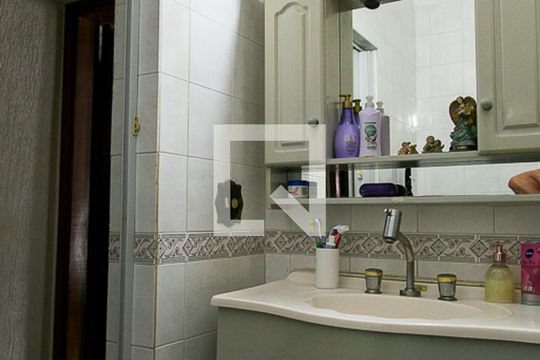 Banheiro de casa à venda com 4 quartos, 130m² em Vila Babilônia, São Paulo