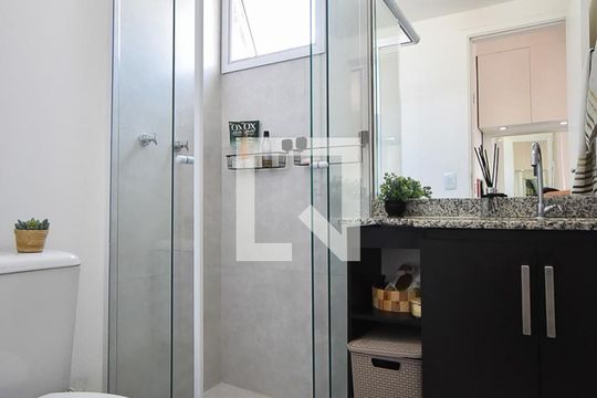 Banheiro suíte de apartamento para alugar com 2 quartos, 70m² em Jardim Parque Morumbi, São Paulo