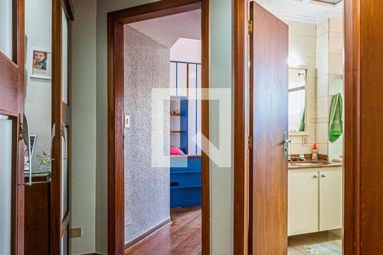 Hall Dormitórios de apartamento à venda com 3 quartos, 110m² em Vila Santa Teresa, Santo André