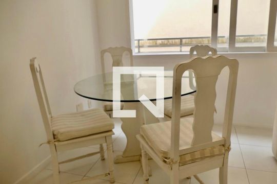 Sala de apartamento para alugar com 2 quartos, 60m² em Gávea, Rio de Janeiro