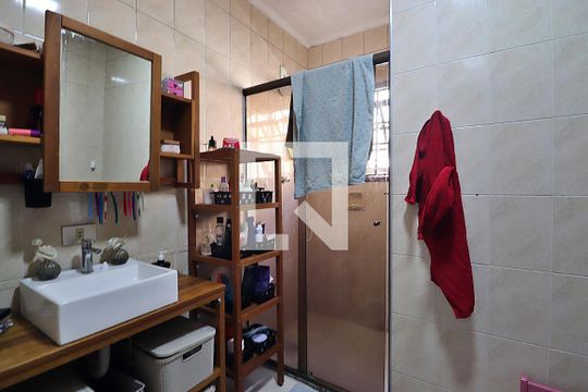 Banheiro 1 de casa à venda com 4 quartos, 155m² em Vila Camilópolis, Santo André