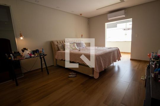Quarto Suíte de casa à venda com 3 quartos, 600m² em Vila Jacuí, São Paulo