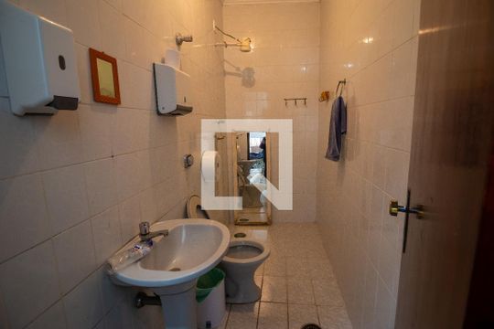 Banheiro de Serviço de casa à venda com 3 quartos, 600m² em Vila Jacuí, São Paulo