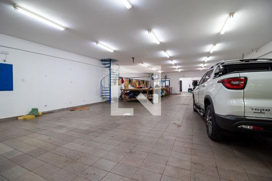 Garagem de casa à venda com 3 quartos, 600m² em Vila Jacuí, São Paulo