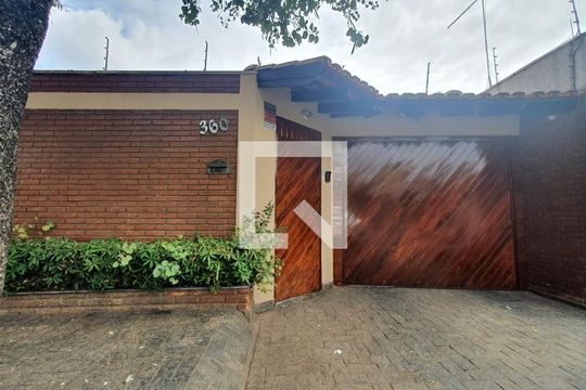 Fachada de casa à venda com 3 quartos, 600m² em Vila Jacuí, São Paulo