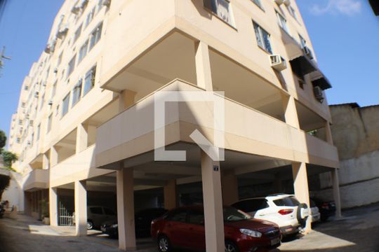 Fachada do bloco de apartamento para alugar com 1 quarto, 40m² em Pechincha, Rio de Janeiro