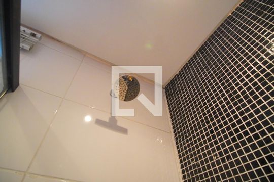 banheiro suíte  de apartamento à venda com 3 quartos, 94m² em Jardim Itu, Porto Alegre