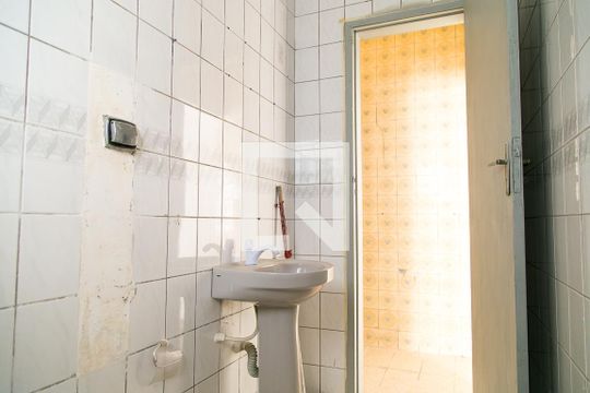 Banheiro de casa à venda com 2 quartos, 90m² em Vila Paulista, São Paulo
