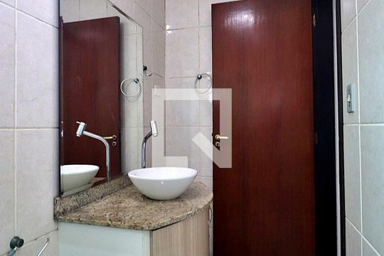 Banheiro da Suíte de casa à venda com 3 quartos, 214m² em Parque Oratorio, Santo André