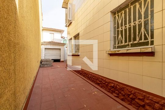 Quintal e Garagem de casa para alugar com 4 quartos, 264m² em Ipiranga, São Paulo