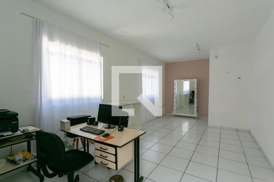 Escritório de casa à venda com 3 quartos, 200m² em Santa Efigênia, Belo Horizonte