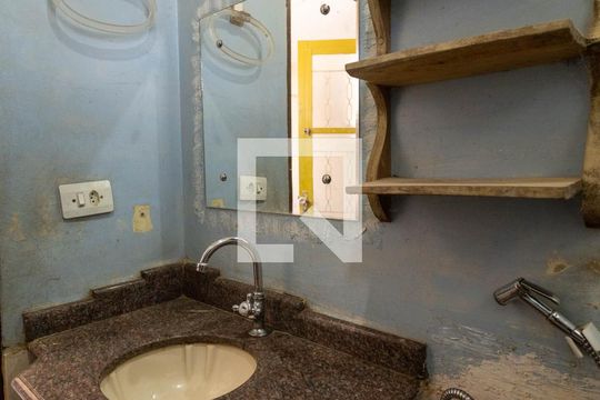 Banheiro de casa para alugar com 2 quartos, 90m² em Setor Leste Universitário, Goiânia
