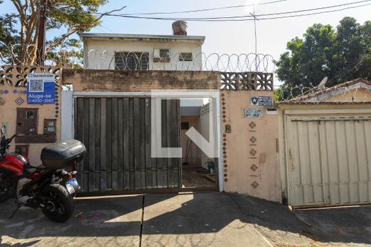 Fachada de casa para alugar com 2 quartos, 90m² em Setor Leste Universitário, Goiânia