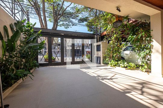 Garagem de casa à venda com 3 quartos, 320m² em Vila Madalena, São Paulo