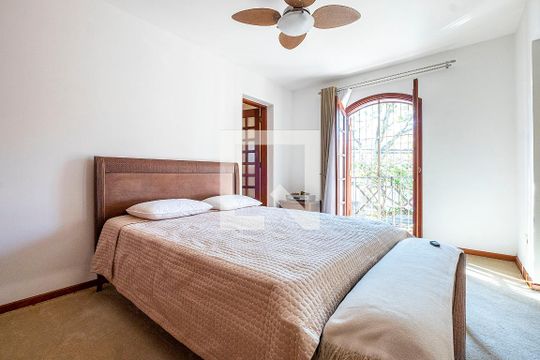 Suíte de casa à venda com 3 quartos, 320m² em Vila Madalena, São Paulo