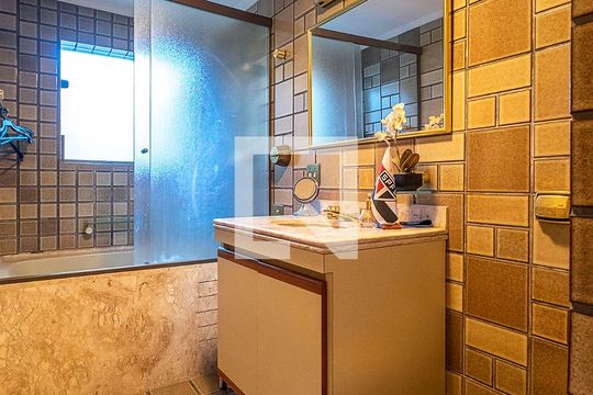 Suíte - Banheiro de casa à venda com 3 quartos, 320m² em Vila Madalena, São Paulo