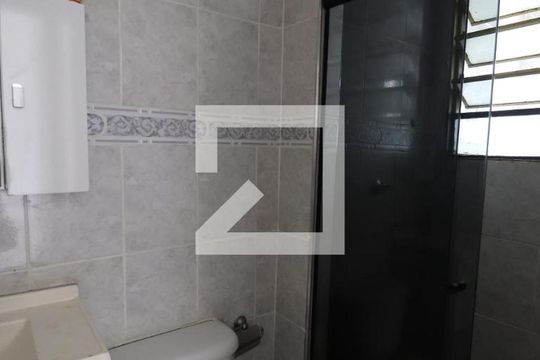 Banheiro de apartamento à venda com 2 quartos, 50m² em Portal dos Gramados, Guarulhos