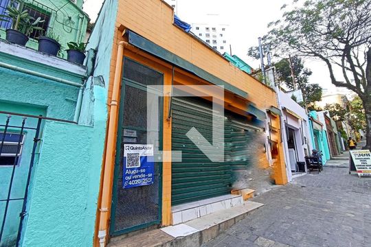 Fachada de casa à venda com 3 quartos, 250m² em Bela Vista, São Paulo