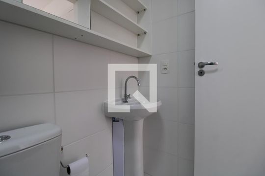 Banheiro de apartamento para alugar com 1 quarto, 28m² em Jardim Caravelas, São Paulo