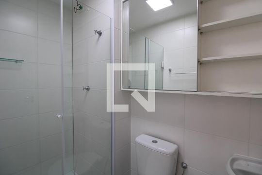 Banheiro de apartamento para alugar com 1 quarto, 28m² em Jardim Caravelas, São Paulo