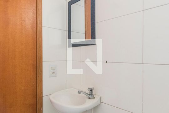 Banheiro de apartamento à venda com 2 quartos, 47m² em Vila Luzita, Santo André