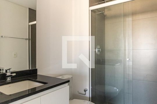 Banheiro de kitnet/studio para alugar com 1 quarto, 39m² em República, São Paulo