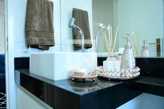Banheiro de apartamento para alugar com 2 quartos, 53m² em Jardim Colibri, Cotia