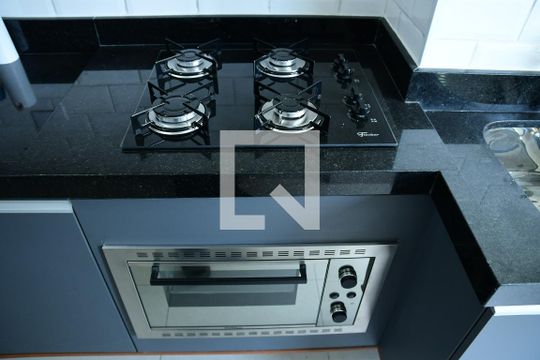 Detalhe cozinha de apartamento para alugar com 2 quartos, 53m² em Jardim Colibri, Cotia