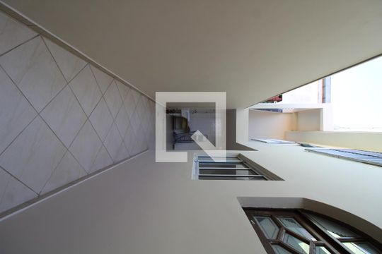 Corredor de casa à venda com 3 quartos, 175m² em Jardim Piqueroby, São Paulo