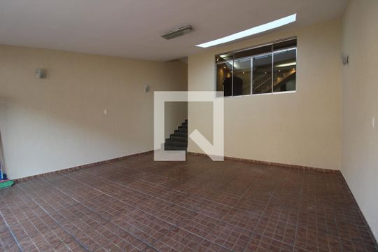 Garagem de casa à venda com 3 quartos, 175m² em Jardim Piqueroby, São Paulo