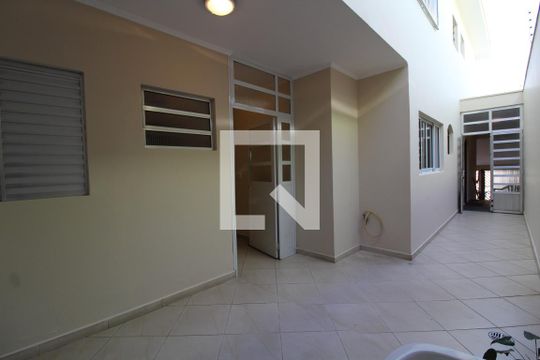 Área Externa de casa à venda com 3 quartos, 175m² em Jardim Piqueroby, São Paulo