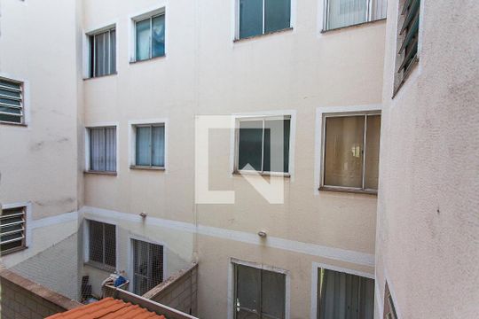 Vista da Sala de apartamento para alugar com 2 quartos, 44m² em Gávea, Uberlândia
