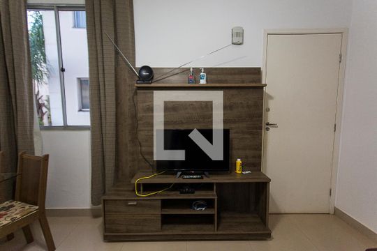 Sala de apartamento para alugar com 2 quartos, 44m² em Gávea, Uberlândia