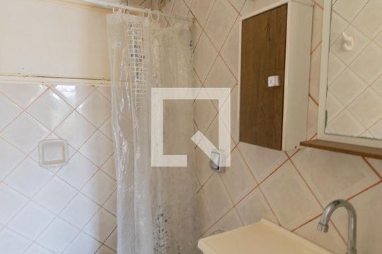 Banheiro de apartamento para alugar com 1 quarto, 37m² em Asa Norte, Brasília