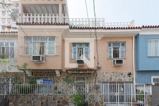 Fachada placa de casa à venda com 5 quartos, 276m² em Vila Isabel, Rio de Janeiro
