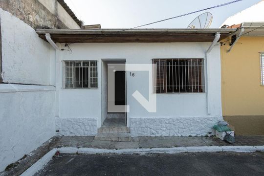 Fachada de casa à venda com 2 quartos, 84m² em Vila Carlos de Campos, São Paulo