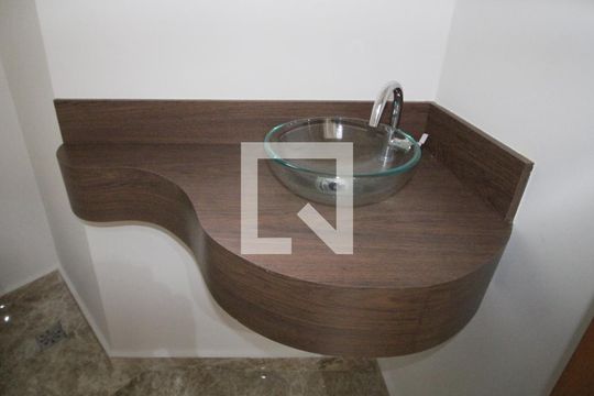 Lavabo de casa de condomínio para alugar com 4 quartos, 450m² em Parque São Bento, Sorocaba