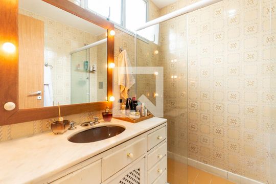 Banheiro Suíte de apartamento à venda com 2 quartos, 90m² em Tijuca, Rio de Janeiro