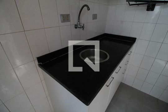 Cozinha de apartamento para alugar com 2 quartos, 42m² em Jardim Popular, São Paulo