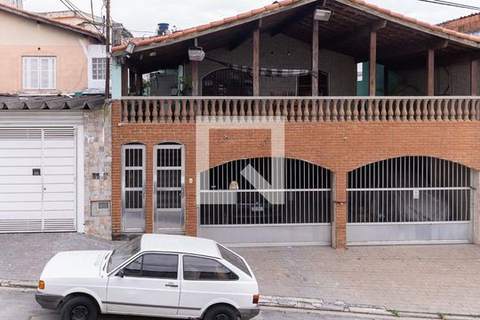 Vista de casa à venda com 3 quartos, 130m² em Interlagos, São Paulo