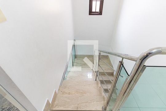 Escada de casa à venda com 3 quartos, 130m² em Interlagos, São Paulo