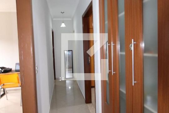 Corredor de casa à venda com 3 quartos, 112m² em Vila Nogueira, Campinas