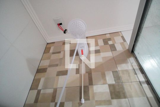 Banheiro de apartamento à venda com 2 quartos, 55m² em Jardim Itu, Porto Alegre