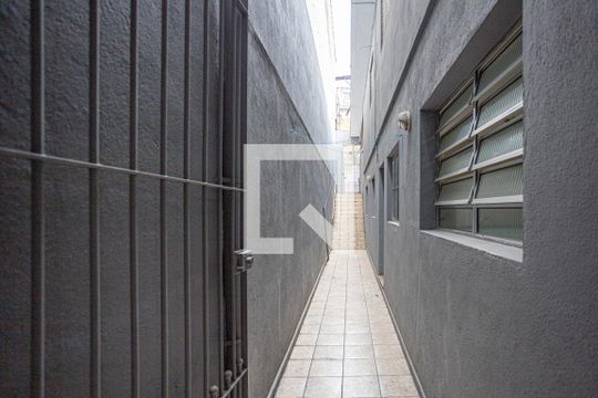 Corredor de casa para alugar com 2 quartos, 120m² em Ayrosa, Osasco