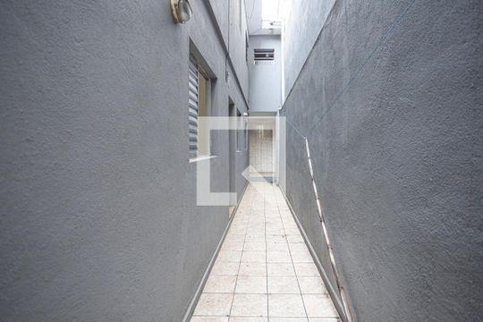 Corredor de casa para alugar com 2 quartos, 120m² em Ayrosa, Osasco