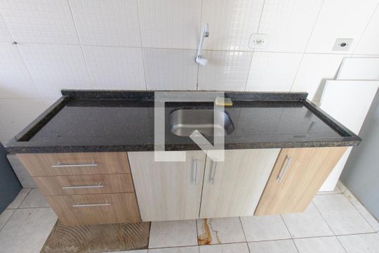 Cozinha e Área de Serviço de apartamento para alugar com 2 quartos, 48m² em Alto Boqueirão, Curitiba
