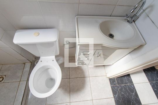 Banheiro Social de apartamento para alugar com 2 quartos, 48m² em Alto Boqueirão, Curitiba
