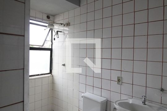 Banheiro Social de apartamento à venda com 2 quartos, 61m² em Inhauma, Rio de Janeiro