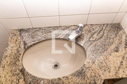 Detalhe banheiro de casa à venda com 4 quartos, 300m² em Piraporinha, Diadema