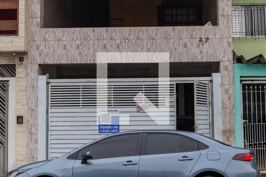 Fachada de casa à venda com 4 quartos, 300m² em Piraporinha, Diadema
